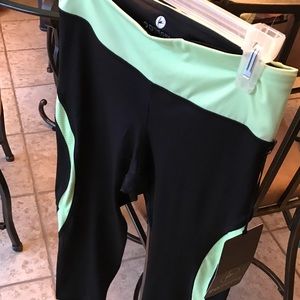 New yoga pants size small